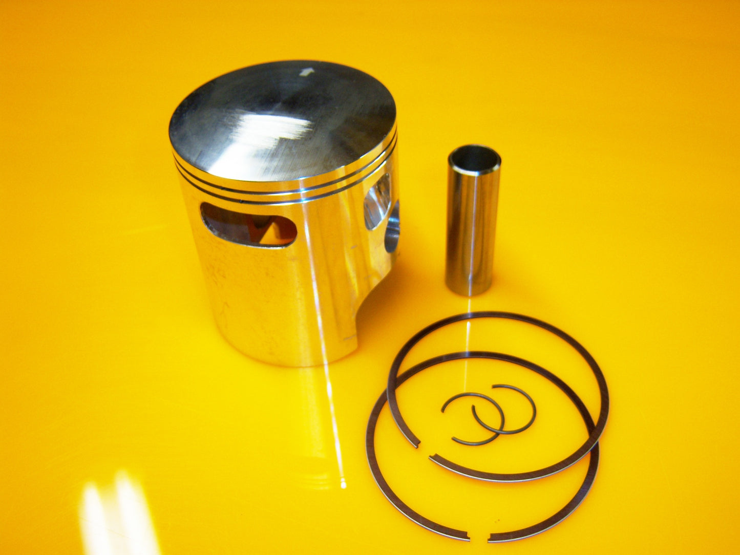 PISTONE FORGIATO KTM 250 ( CANNA IN GHISA) DIAM 71,42