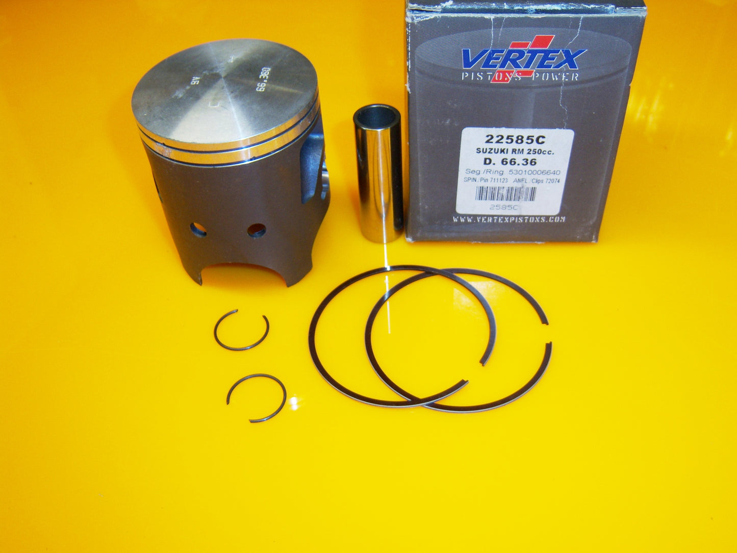 PISTONE SUZUKI RM 250 22585C DIAM66,36